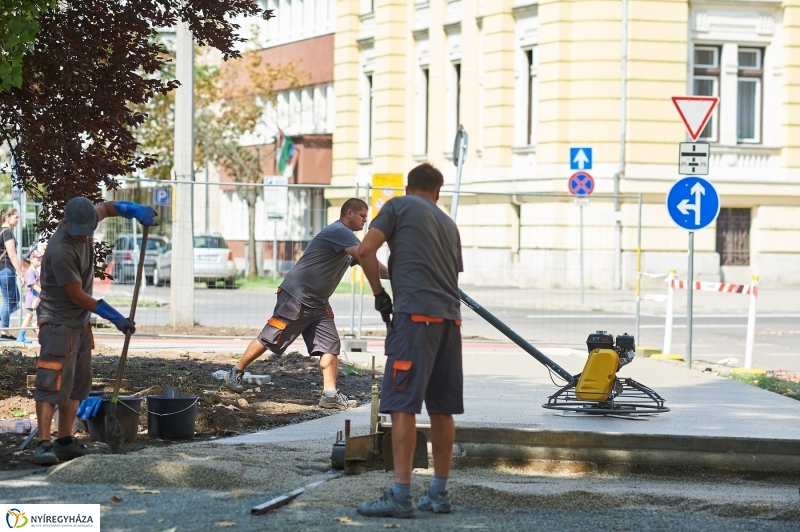 Munkálatok a Benczúr téren - fotó Szarka Lajos