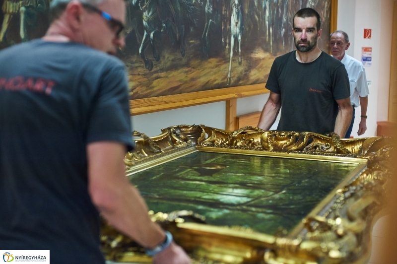 Munkácsy festmények érkezése 2 - fotó Szarka Lajos