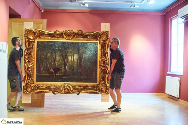 Munkácsy festmények érkezése 2 - fotó Szarka Lajos