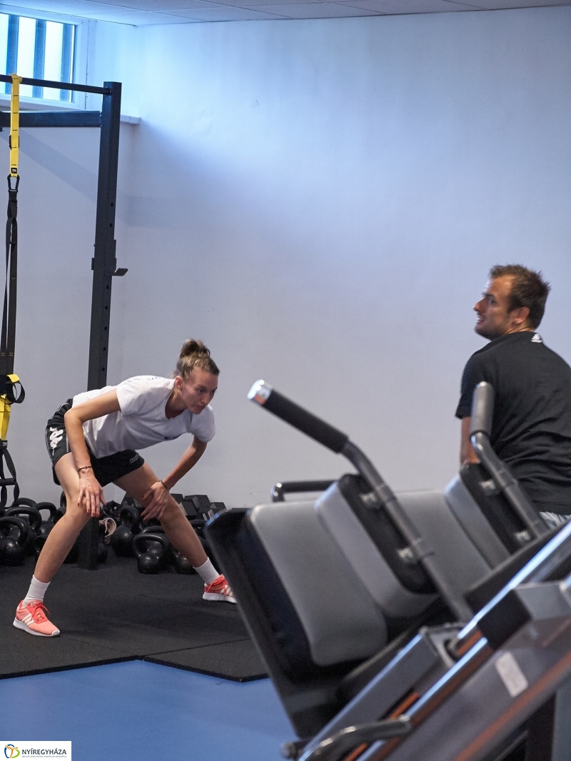 Edzésben a női röpisek - fotó Szarka Lajos