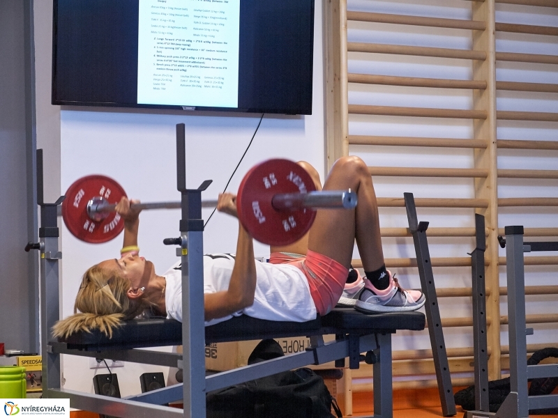 Edzésben a női röpisek - fotó Szarka Lajos