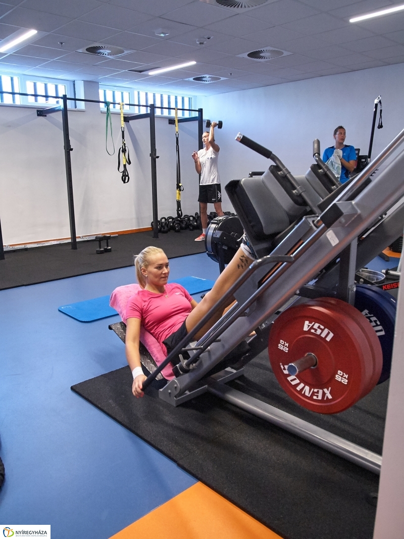 Edzésben a női röpisek - fotó Szarka Lajos