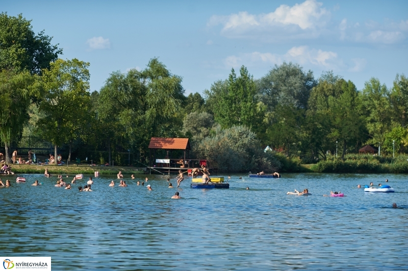 Egy vasárnap délután a Tófürdőn