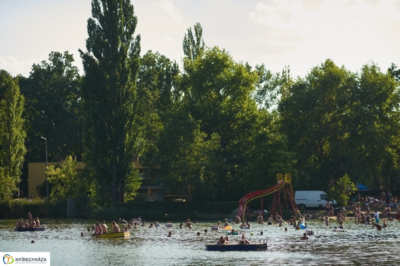 Egy vasárnap délután a Tófürdőn