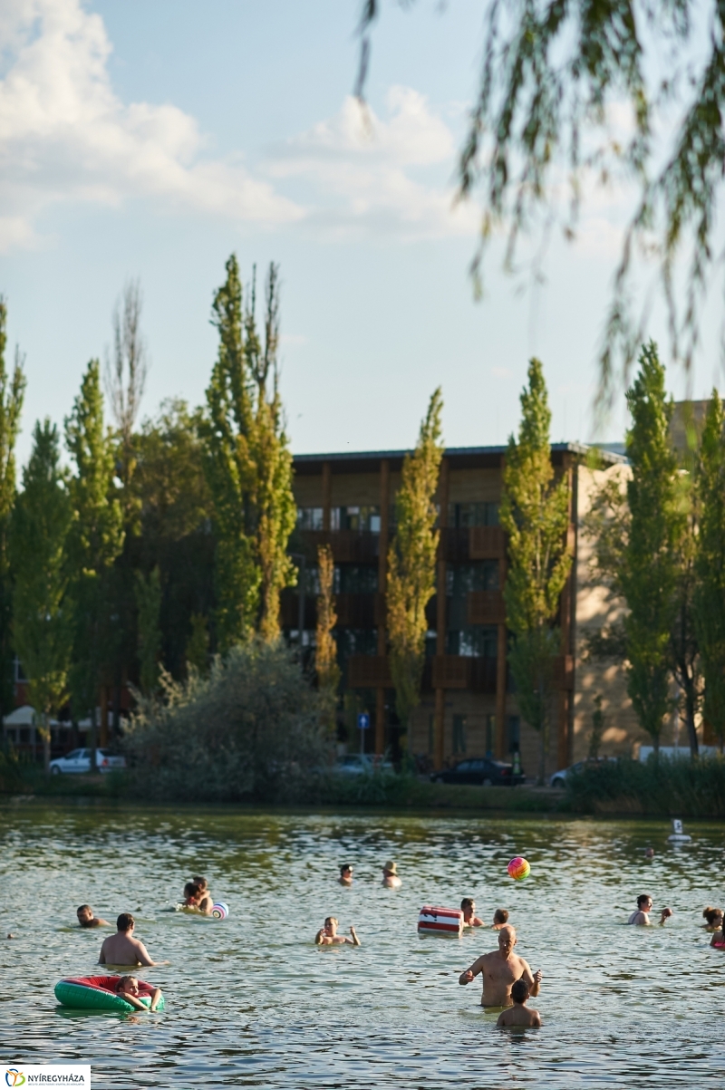 Egy vasárnap délután a Tófürdőn