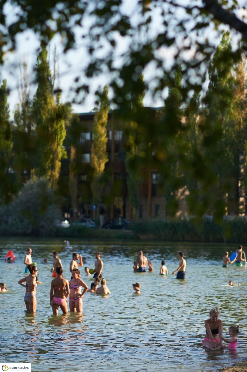 Egy vasárnap délután a Tófürdőn