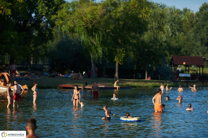Egy vasárnap délután a Tófürdőn