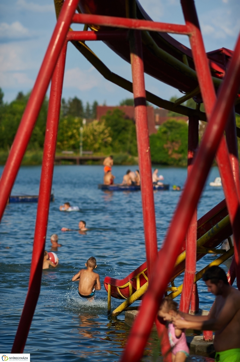 Egy vasárnap délután a Tófürdőn