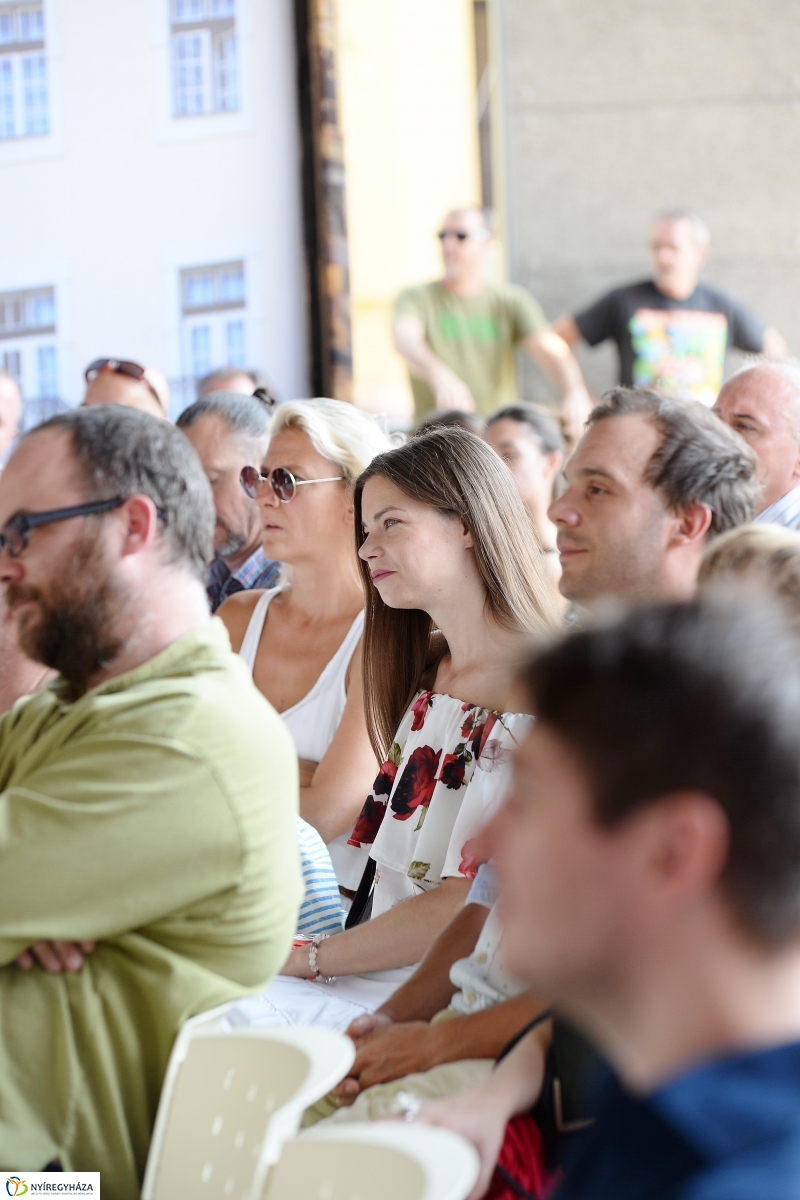 Színházi évadnyitó - fotó Trifonov Éva