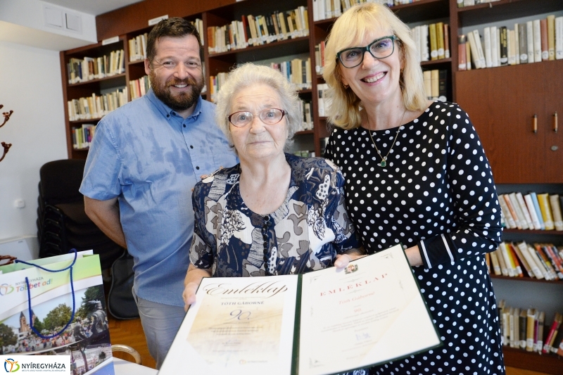 Tóth Gáborné köszöntése - fotó Trifonov Éva