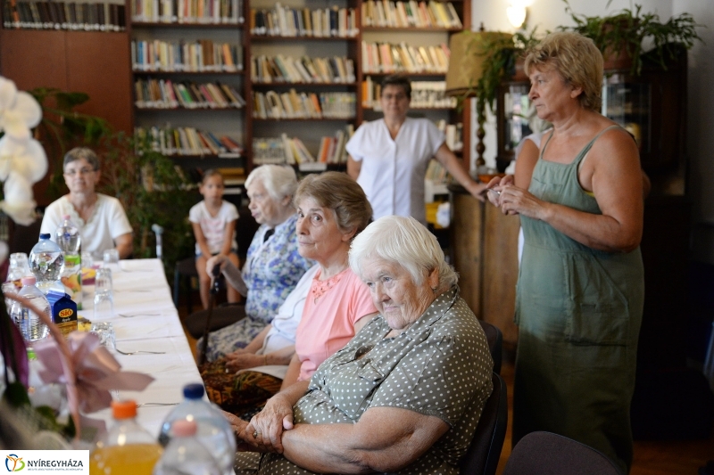 Tóth Gáborné köszöntése - fotó Trifonov Éva