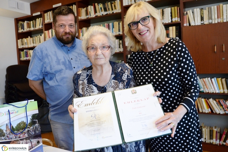 Tóth Gáborné köszöntése - fotó Trifonov Éva