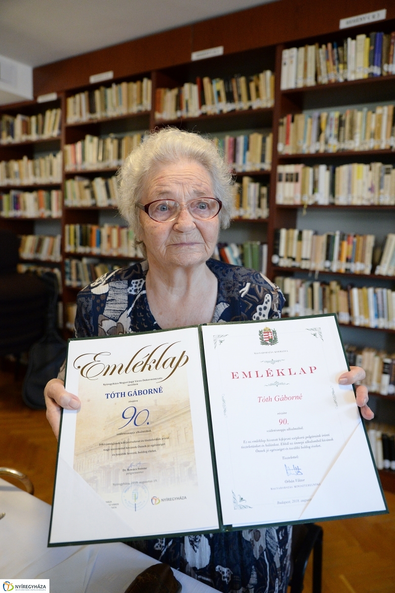Tóth Gáborné köszöntése - fotó Trifonov Éva