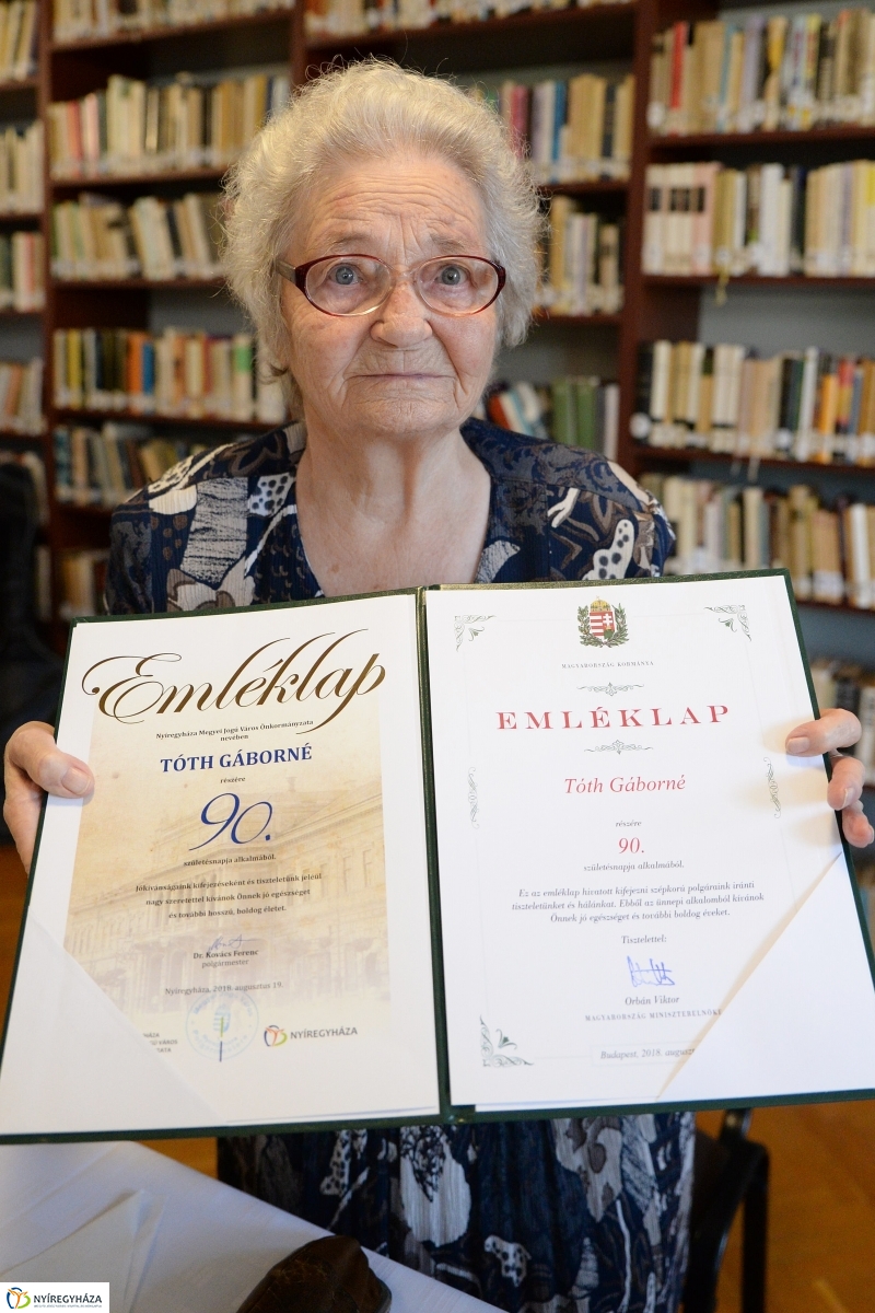 Tóth Gáborné köszöntése - fotó Trifonov Éva