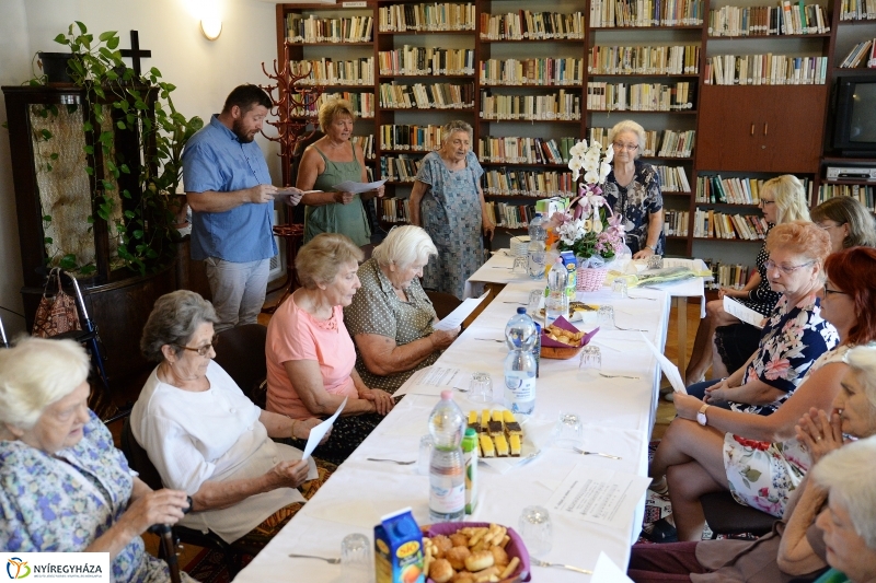 Tóth Gáborné köszöntése - fotó Trifonov Éva