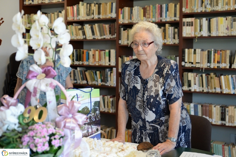 Tóth Gáborné köszöntése - fotó Trifonov Éva