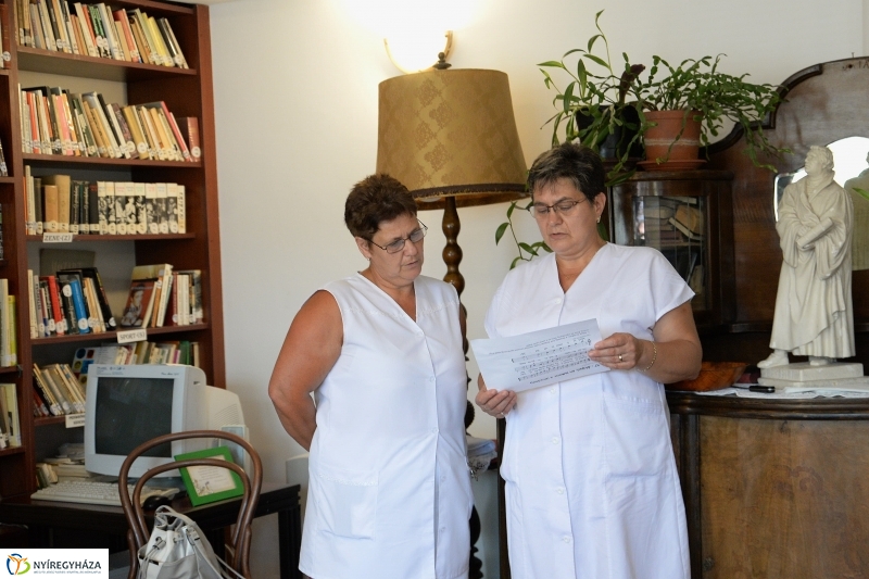 Tóth Gáborné köszöntése - fotó Trifonov Éva