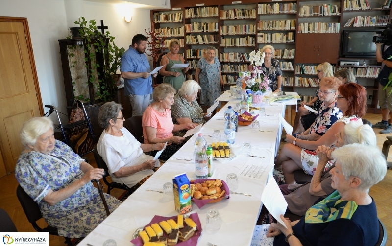 Tóth Gáborné köszöntése - fotó Trifonov Éva