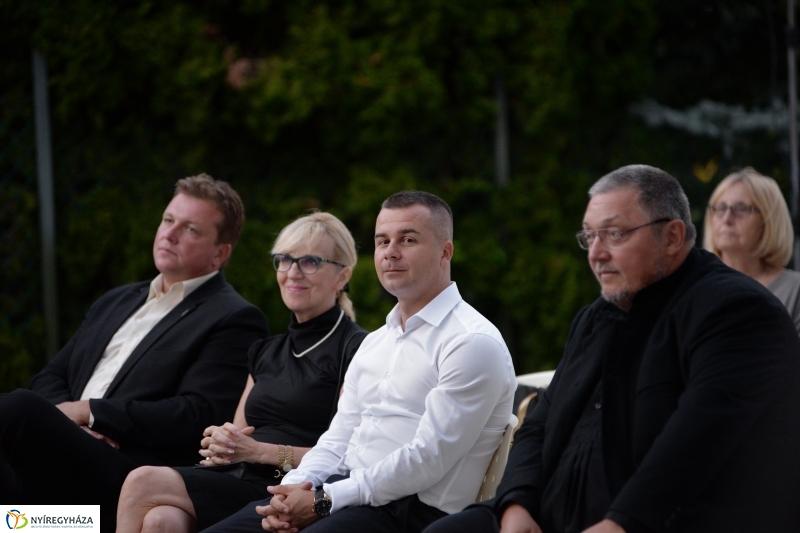 Bencs Villa megnyitó - fotó Trifonov Éva