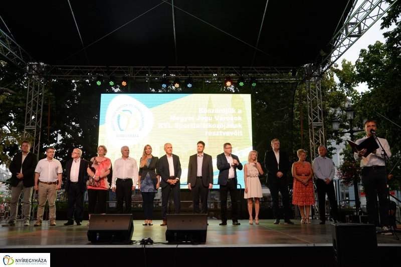 Sporttalálkozó megnyitó a Kossuth téren -fotó Trifonov Éva