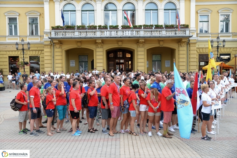 Sporttalálkozó megnyitó a Kossuth téren -fotó Trifonov Éva