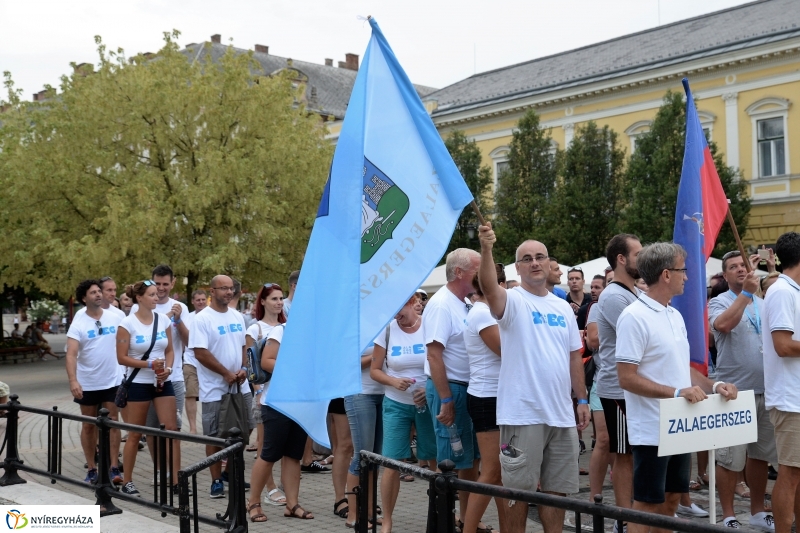 Sporttalálkozó megnyitó a Kossuth téren -fotó Trifonov Éva