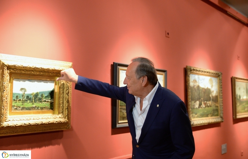 A Munkácsy kiállítás valamennyi képe megérkezett - fotó Trifonov Éva