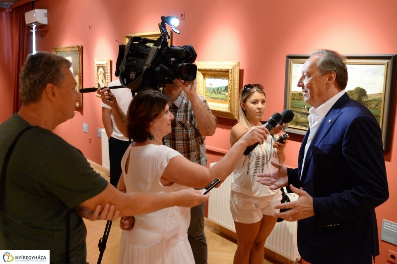 A Munkácsy kiállítás valamennyi képe megérkezett - fotó Trifonov Éva