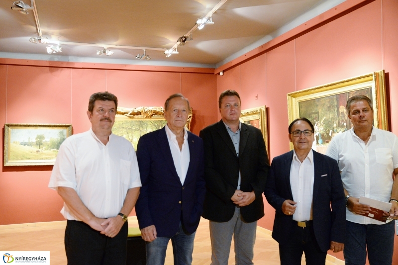 A Munkácsy kiállítás valamennyi képe megérkezett - fotó Trifonov Éva