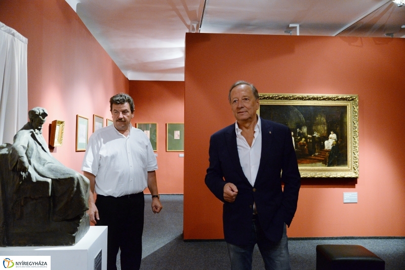 A Munkácsy kiállítás valamennyi képe megérkezett - fotó Trifonov Éva