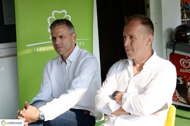 Defibrillátor került  a Marso Tenisz Centrumba - fotó Trifonov Éva