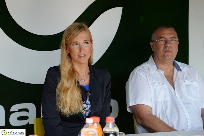 Defibrillátor került  a Marso Tenisz Centrumba - fotó Trifonov Éva