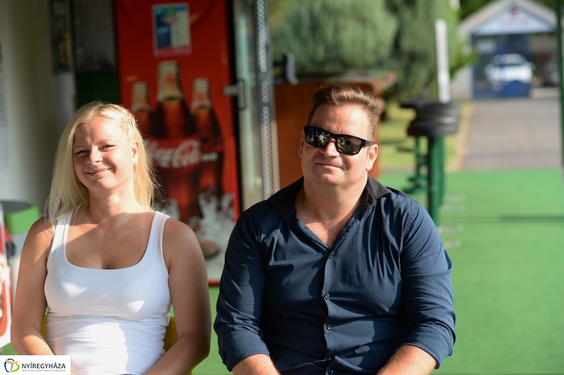 Defibrillátor került  a Marso Tenisz Centrumba - fotó Trifonov Éva