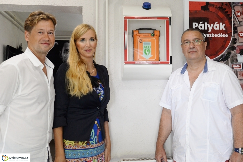 Defibrillátor került  a Marso Tenisz Centrumba - fotó Trifonov Éva