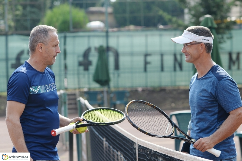 Defibrillátor került  a Marso Tenisz Centrumba - fotó Trifonov Éva