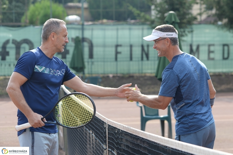 Defibrillátor került  a Marso Tenisz Centrumba - fotó Trifonov Éva