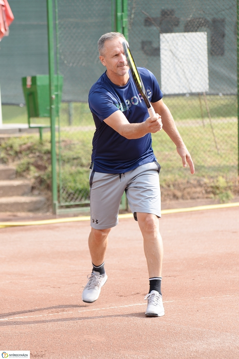 Defibrillátor került  a Marso Tenisz Centrumba - fotó Trifonov Éva