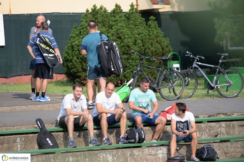 Defibrillátor került  a Marso Tenisz Centrumba - fotó Trifonov Éva