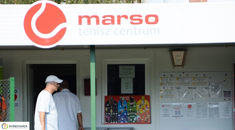 Defibrillátor került  a Marso Tenisz Centrumba - fotó Trifonov Éva