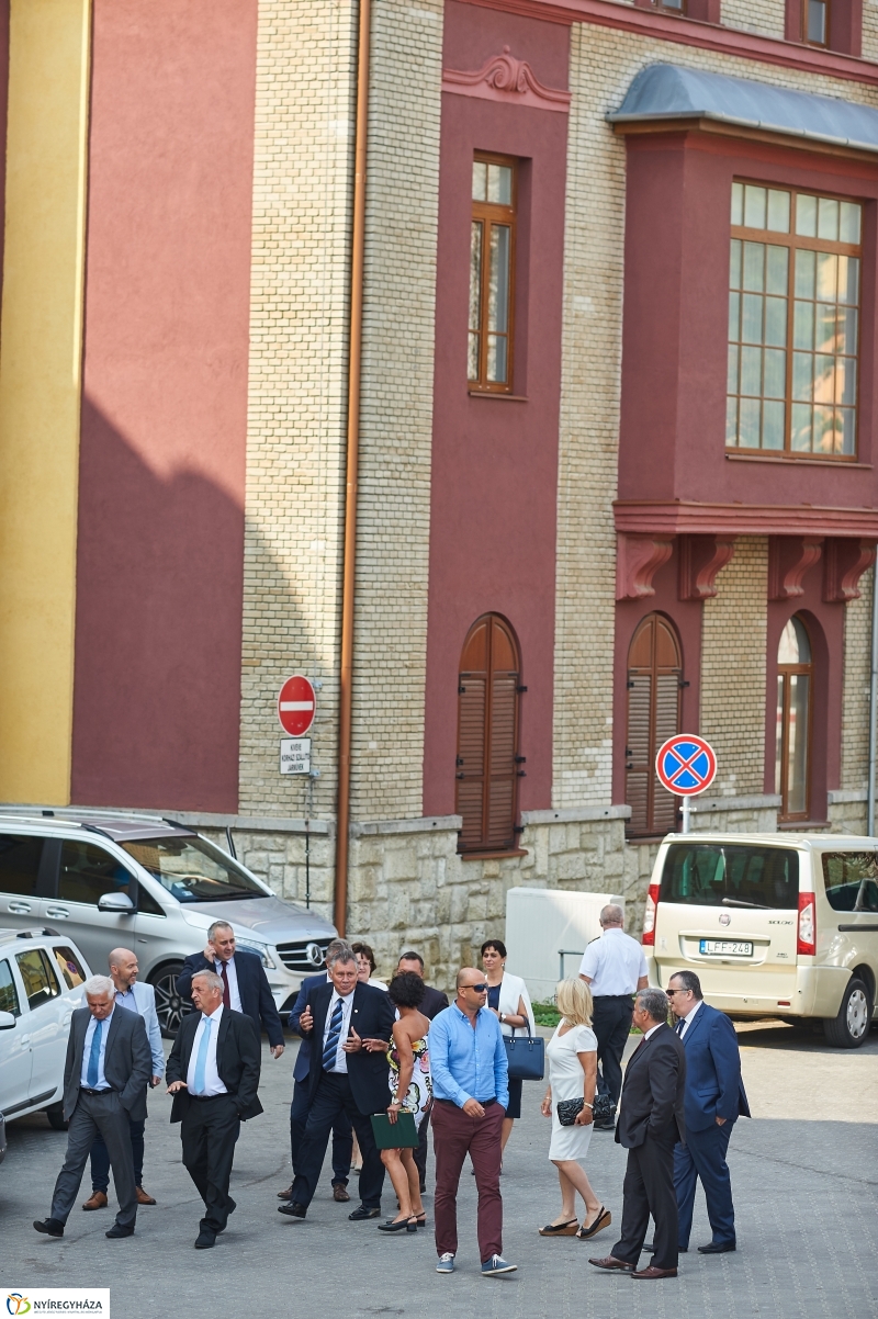 Kórházi parkolóház átadó - fotó Szarka Lajos