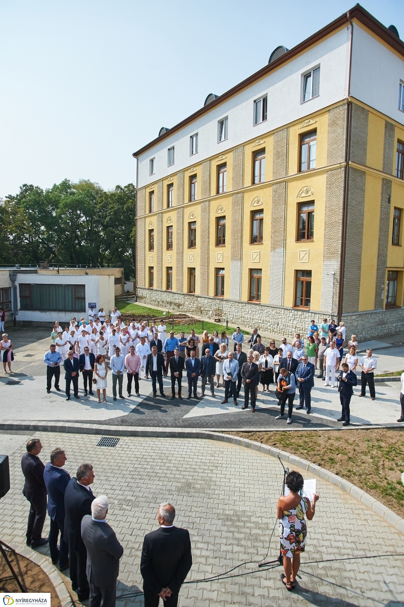 Kórházi parkolóház átadó - fotó Szarka Lajos