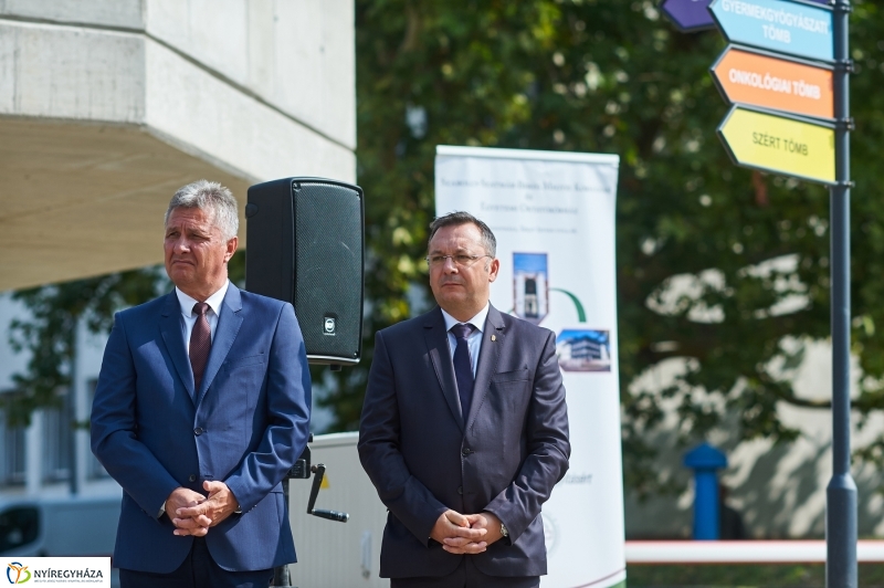 Kórházi parkolóház átadó - fotó Szarka Lajos