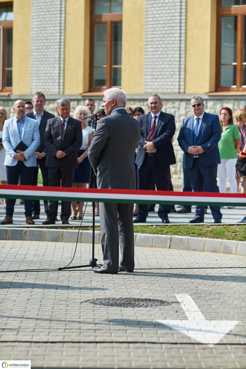 Kórházi parkolóház átadó - fotó Szarka Lajos