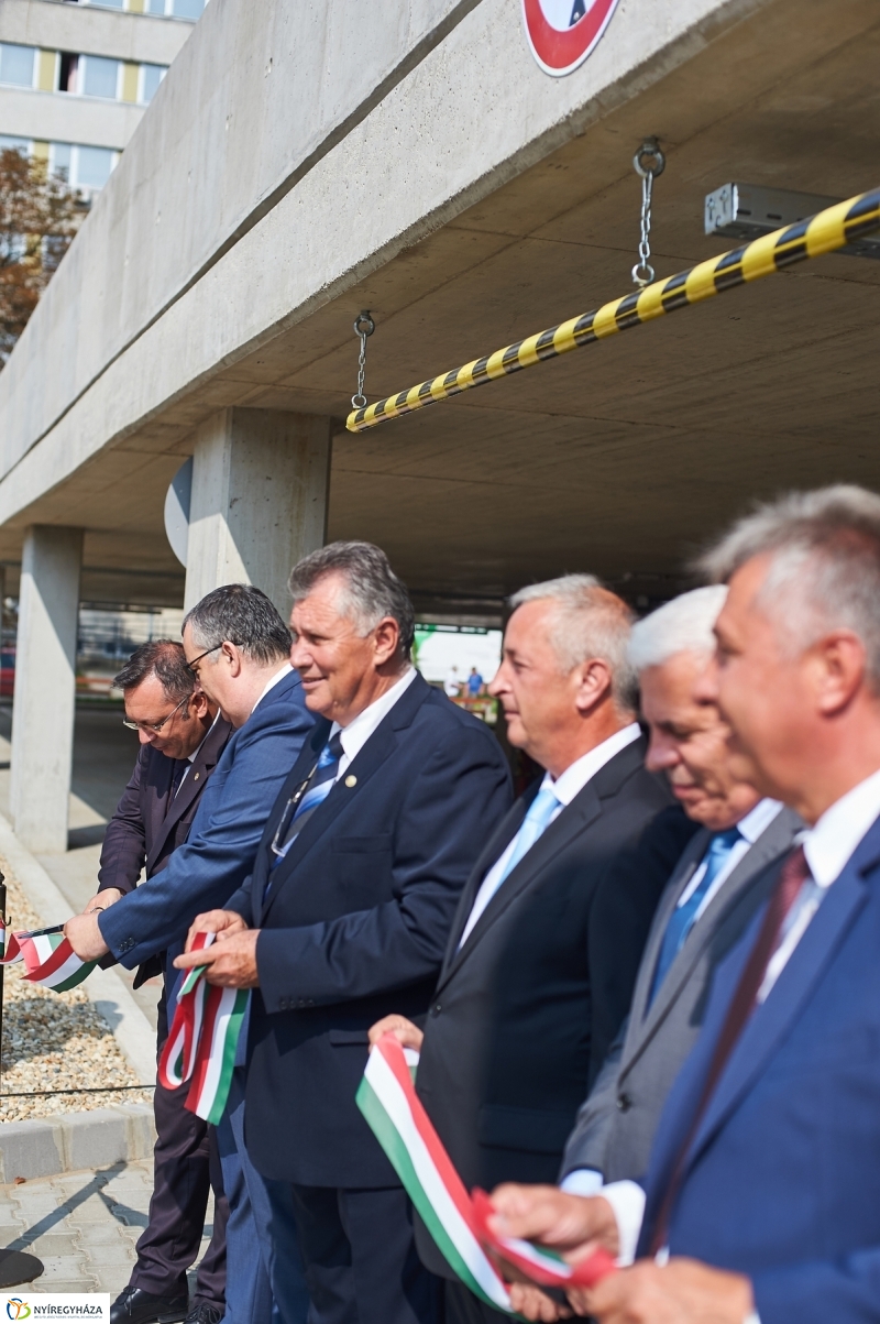 Kórházi parkolóház átadó - fotó Szarka Lajos