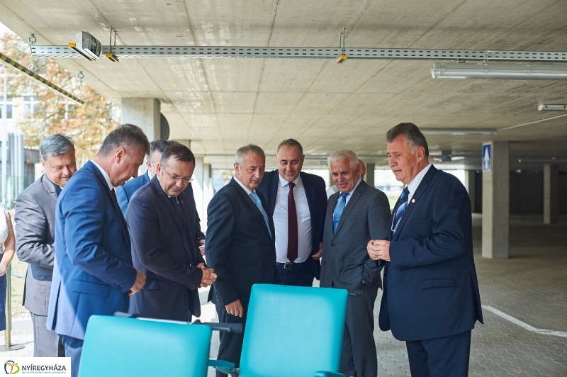 Kórházi parkolóház átadó - fotó Szarka Lajos