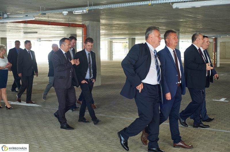 Kórházi parkolóház átadó - fotó Szarka Lajos