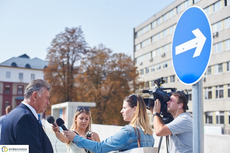 Kórházi parkolóház átadó - fotó Szarka Lajos