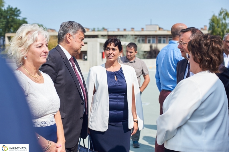 Kórházi parkolóház átadó - fotó Szarka Lajos