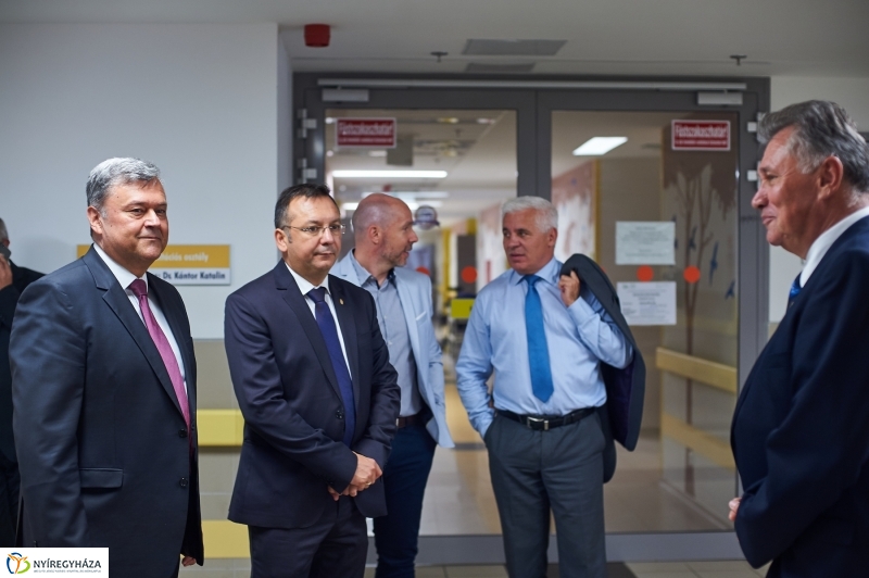Kórházi parkolóház átadó - fotó Szarka Lajos