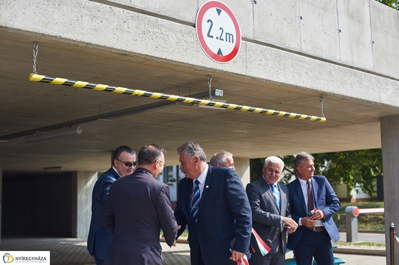 Kórházi parkolóház átadó - fotó Szarka Lajos